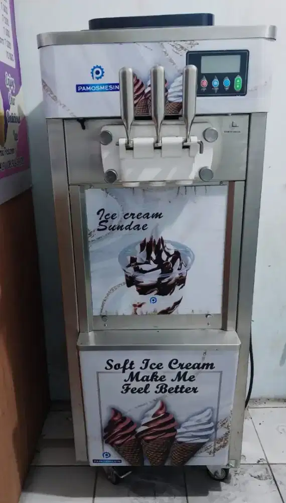 Mesin es cream kondisi masih kaya baru