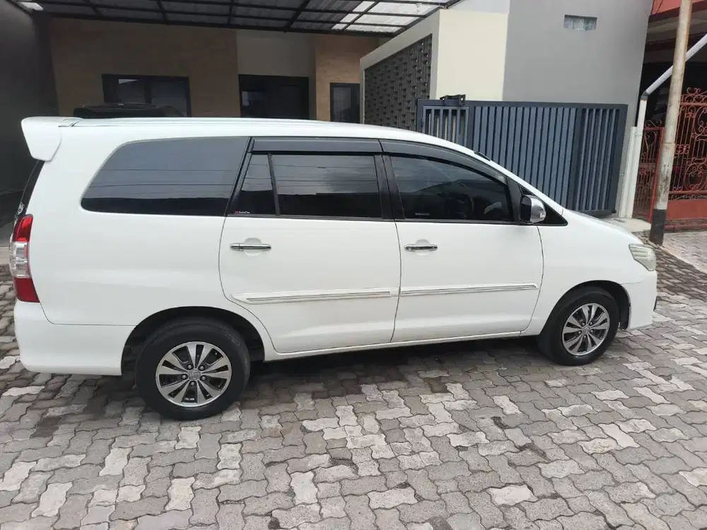 Kijang Innova 2014 Diesel 2.5G - Matic Putih