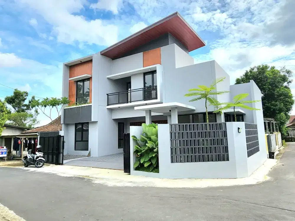 RUMAH 2 LANTAI DEKAT RSA UGM DAN TERMINAL JOMBOR