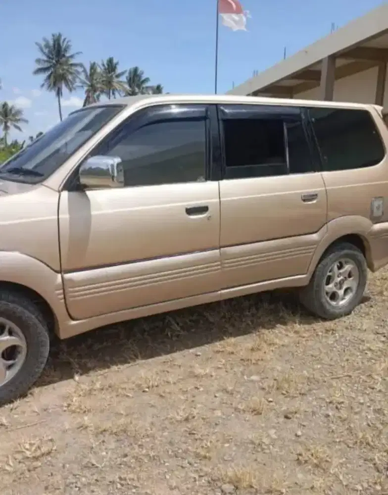 Dijual toyota kijang krista lgs kapsul 2001