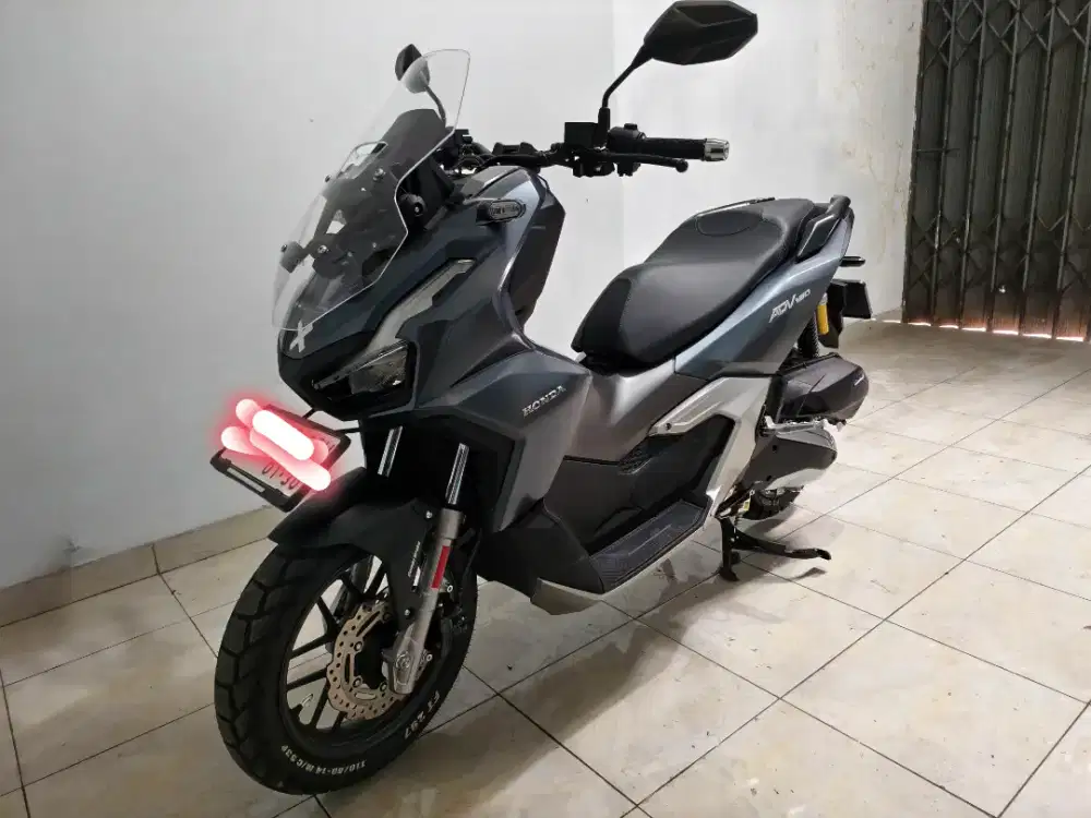 HONDA ADV 160 GREY - LIKE NEW 99%