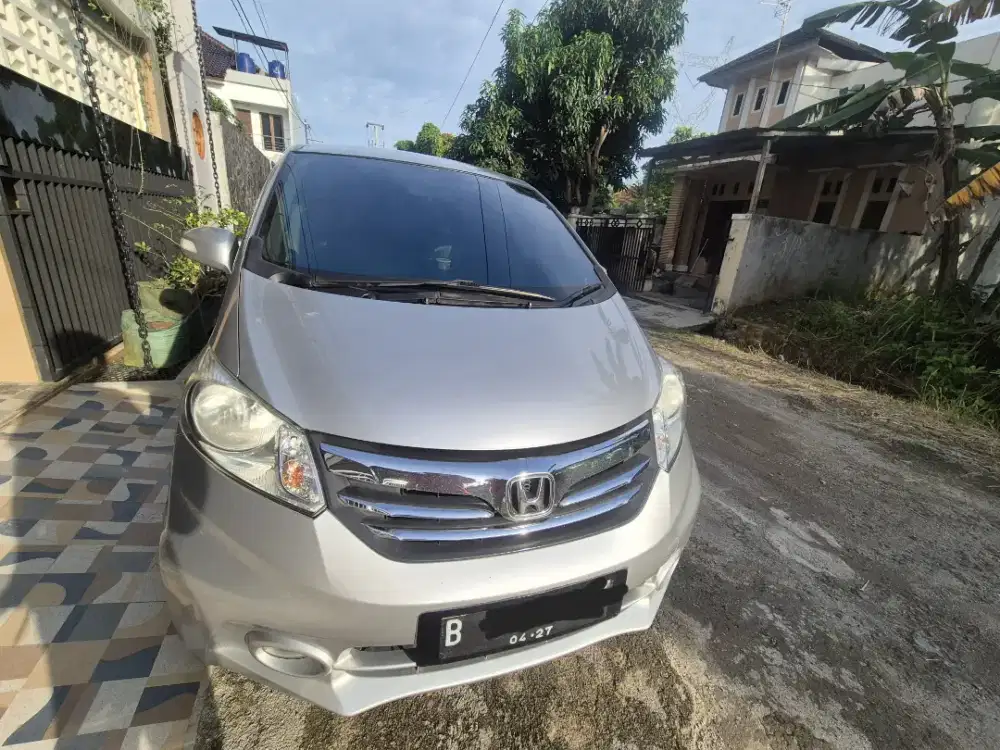 Jual santai Honda Freed Tipe E 2013