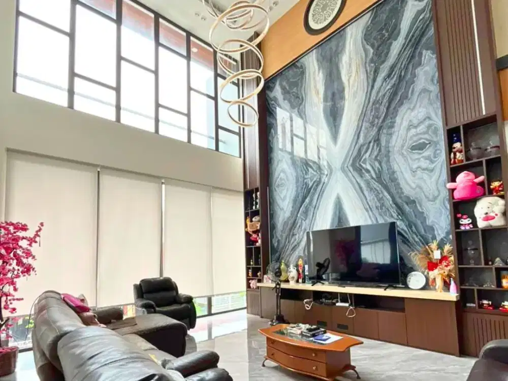 Dijual Rumah 3.5 Lantai di Taman Surya 5, Kalideres