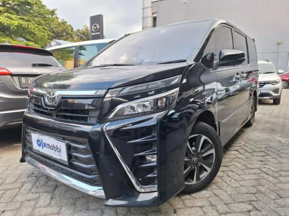 DP Rendah  13JT - Toyota Voxy 2.0 Bensin-AT 2020 Hitam