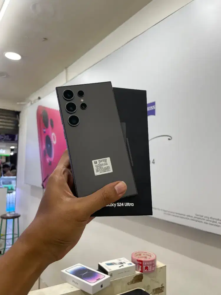 Samsung S24 Ultra 12/256Gb second like new