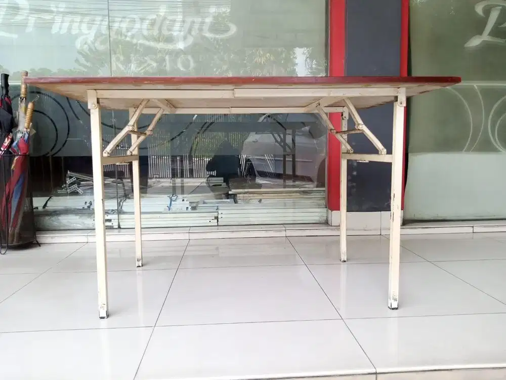 Meja Makan Serbaguna Lipat