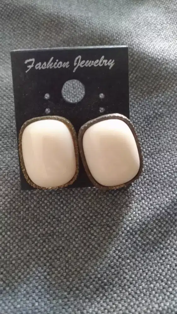 Jual anting tusuk kotak