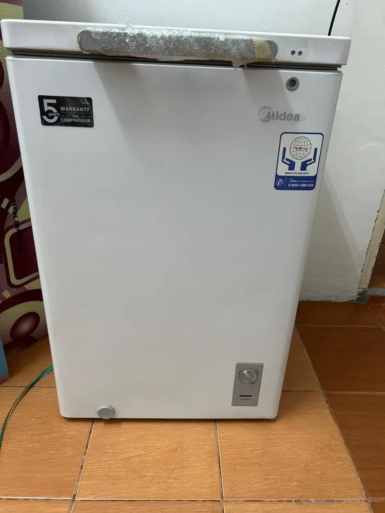 Freezer merek Midea