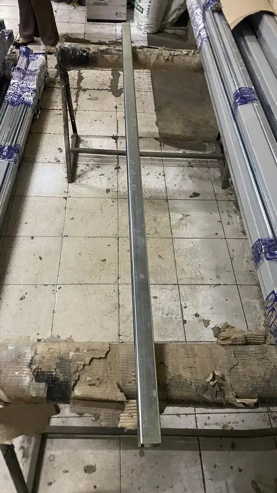 Rel Atas 2m (2400) Komponen Pintu Garasi Sliding Tikung Lipat NonMerek