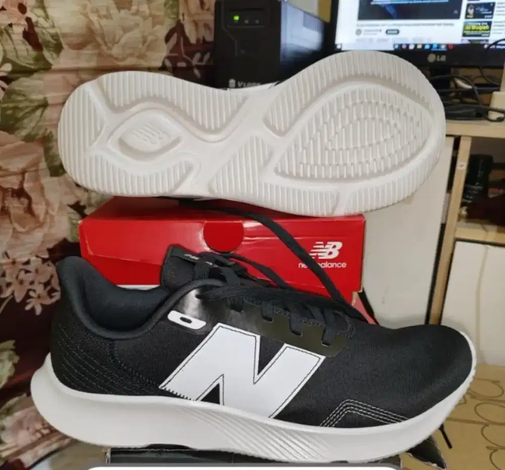Sepatu running New Balance size 42 original