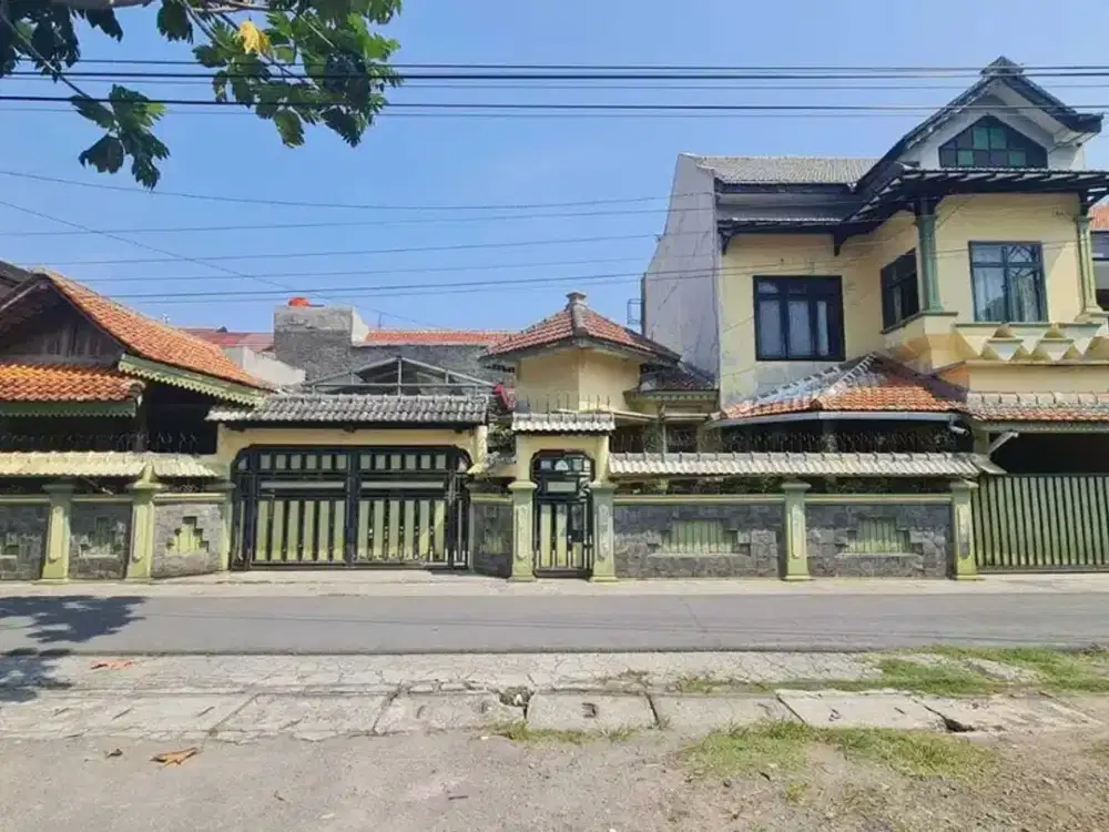 Rumah Luas Jajar Lawyan Dekat Manahan Hotel Alila Solo Kota