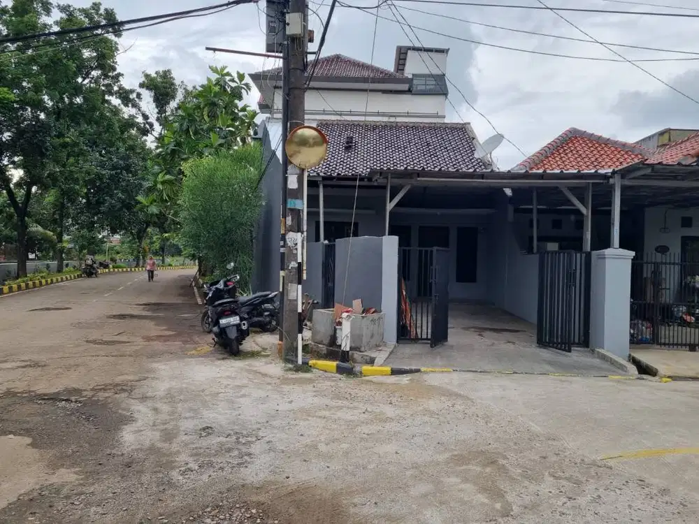 Disewakan Rumah Komplek Mahkota Simprug