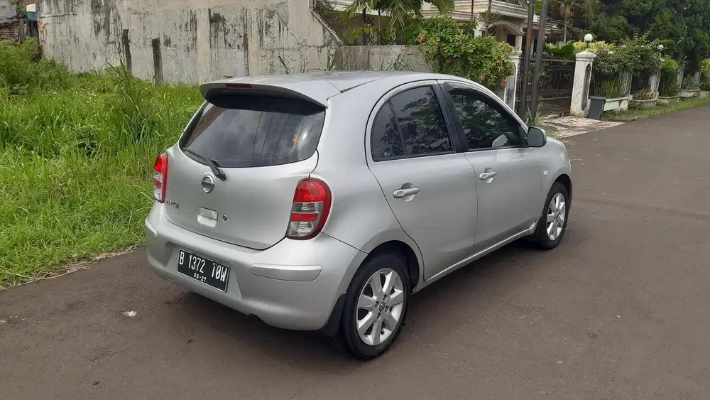 Nissan March 2012 Bensin