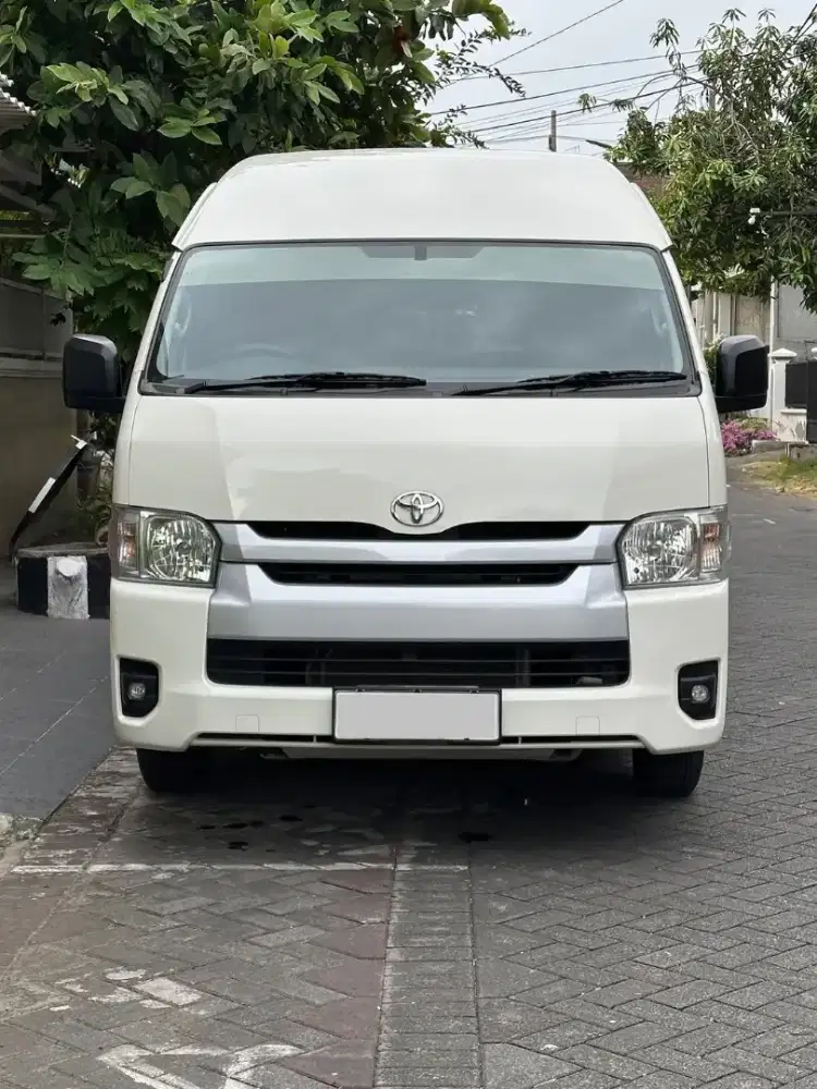 Hiace Commuter 3.0 2024 istimewa full ori low km 160 perak