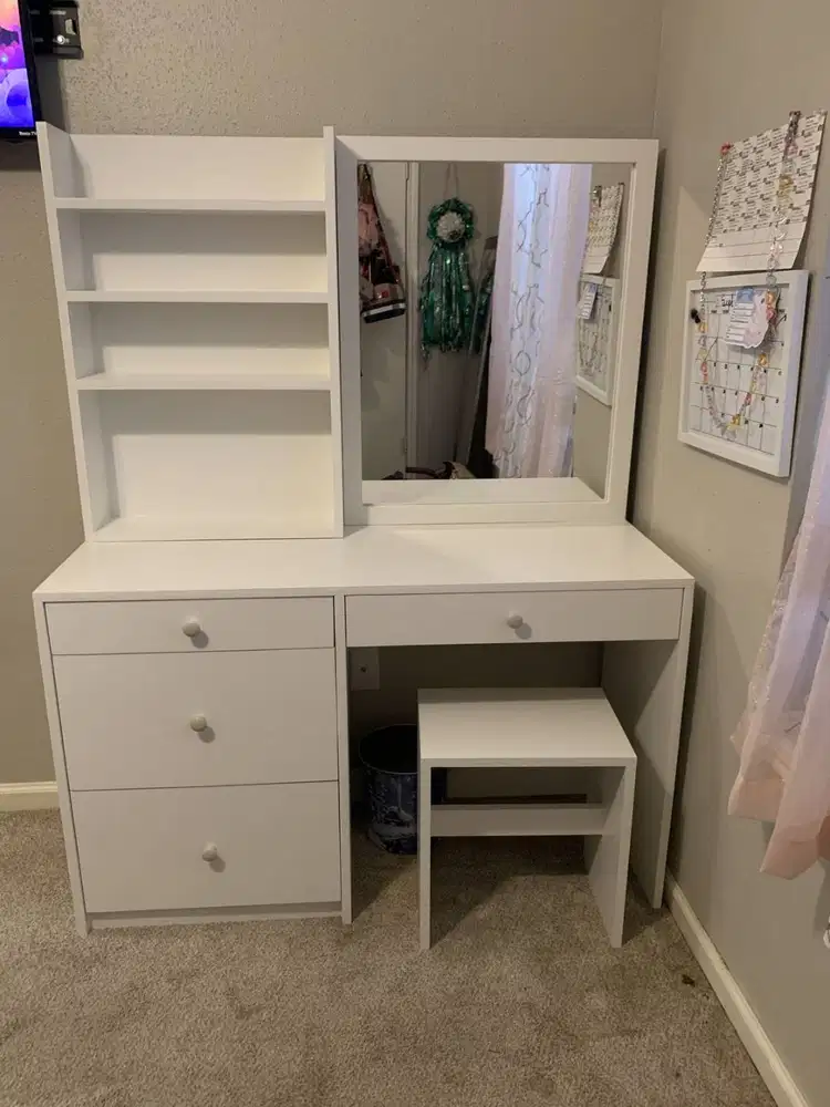 Meja Belajar Nyaman, Fokus Jadi Maksimal