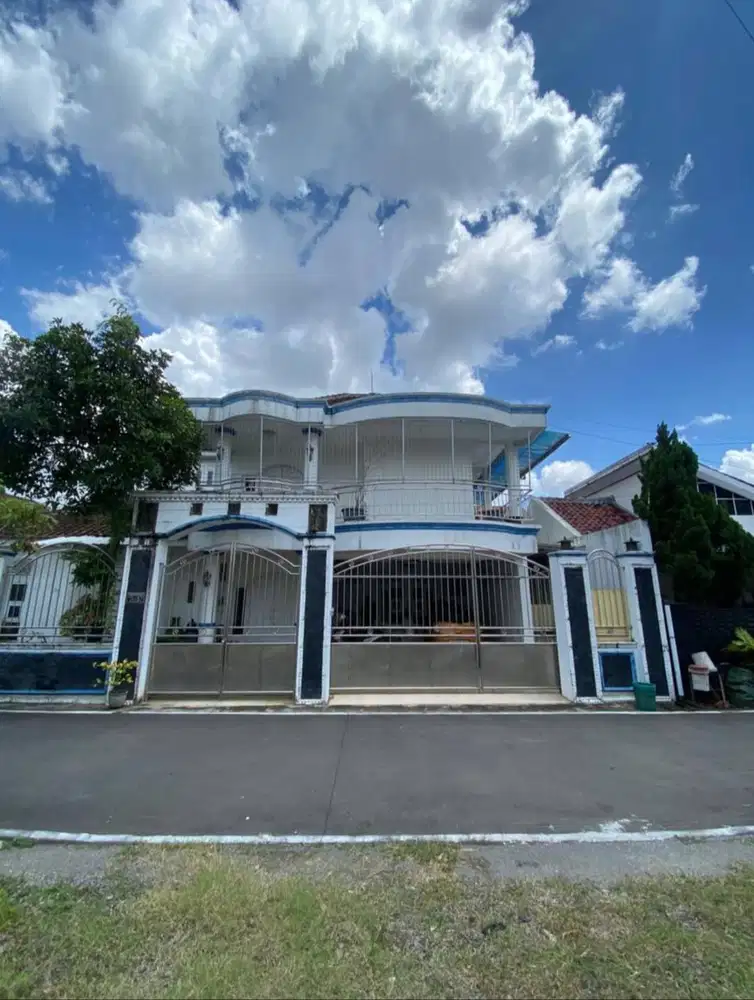 RUMAH 2 LANTAI DEKAT RUMAH PAK JOKOWI