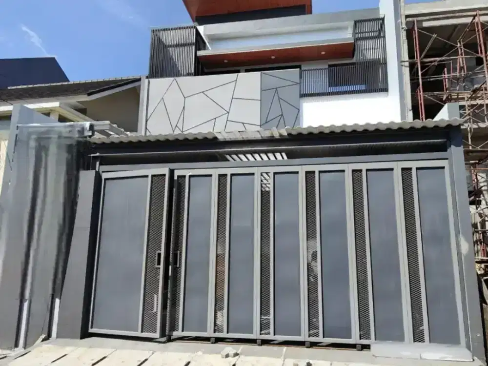 ‼️Akses 3.5 mobil‼️ Rumah Mewah di Kebraon dekat Wiyung Grand Harvest