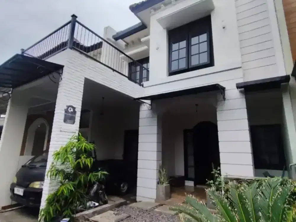 ‼️Sangat Terawat‼️Rumah 2.5 Lantai di Kebraon dekat Gunungsari Wiyung