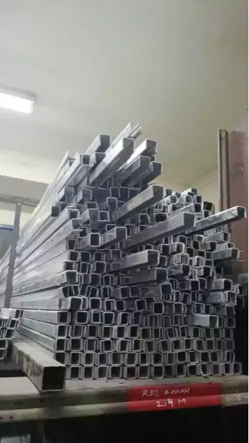 Rel Bawah 2,4 Meter 4800 Komponen Pintu Garasi Sliding Tikung Lipat