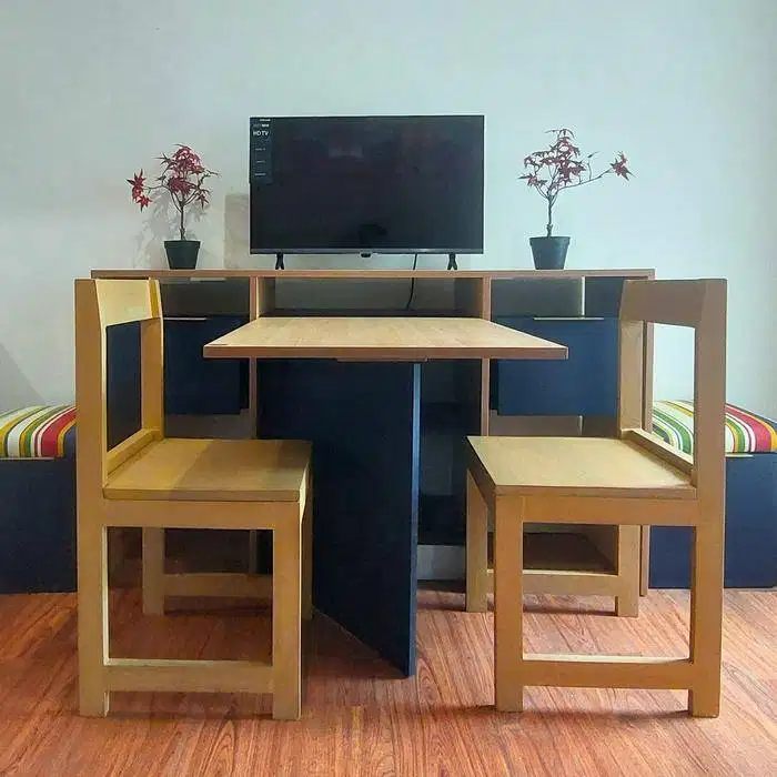 Meja makan fungsional murah