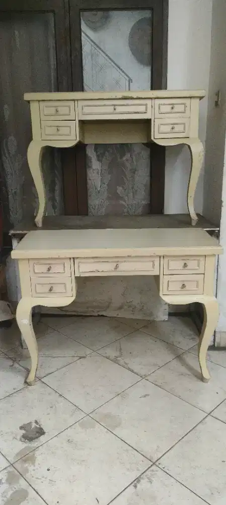 2 Buah Meja Rias / Meja Consol tempel unik (hanya 2 kaki depan)