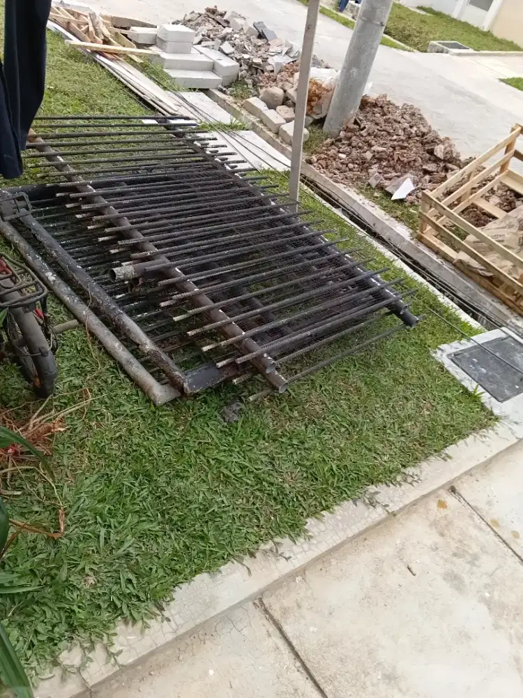 Pager Besi Tebal terbagi 3 dengan panjang +-5m