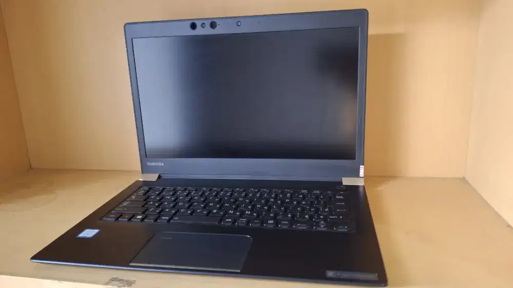 Toshiba dynabook core i5 gen 8 RAM 16GB touchscreen