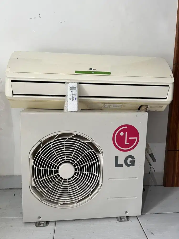 AC LG 1/2 PK kondisi bagus