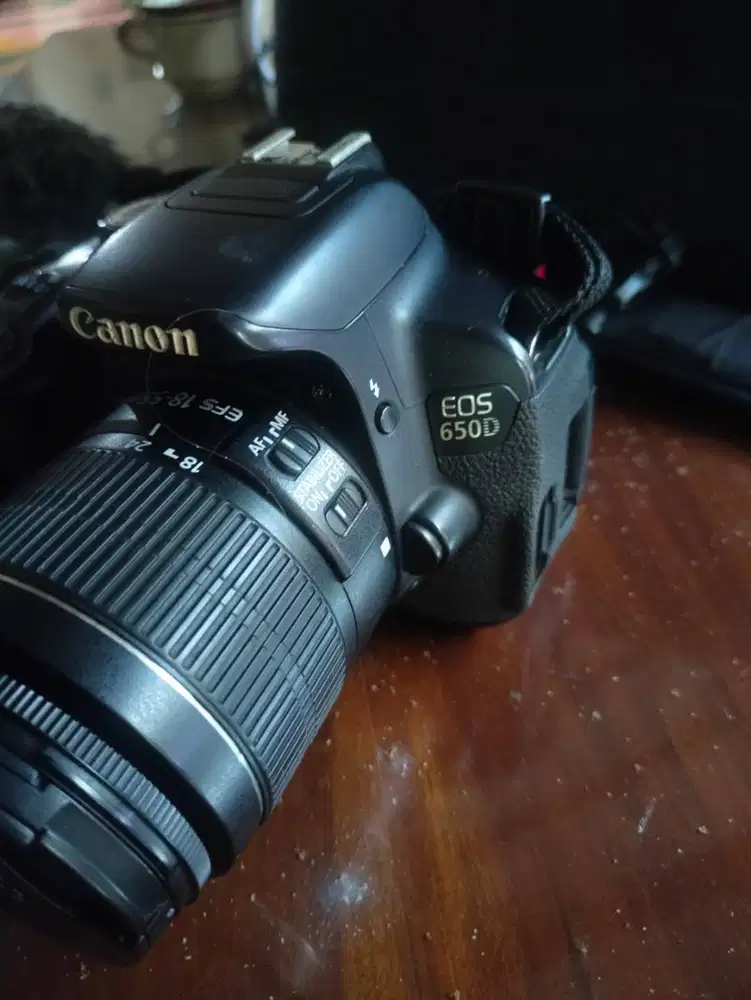 Kamera DSLR Canon EOS 650D + Lensa 18–55mm