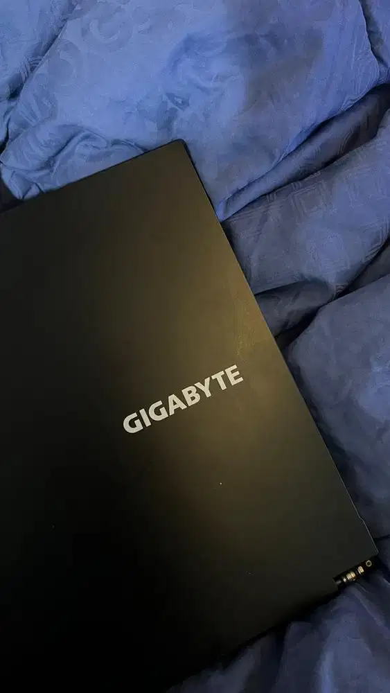 LAPTOP GIGABYTE RTX 3050 , ram 32 Gb , 512 mb , i5 gen 12