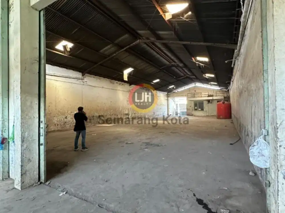 Gudang di Lingkungan Industri Kecil