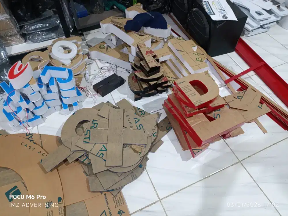 Papan nama huruf timbul neonbox