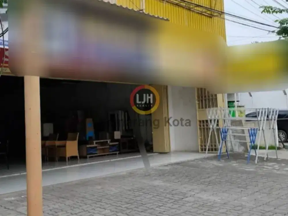 Bangunan usaha di jalan Majapahit