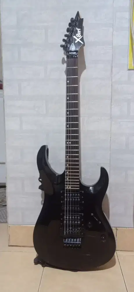 Gitar Cort X6 Black masih lumayan mulus
