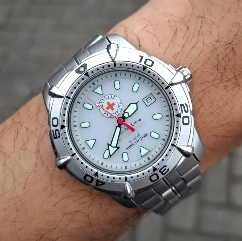 Citizen diver japanese red cross