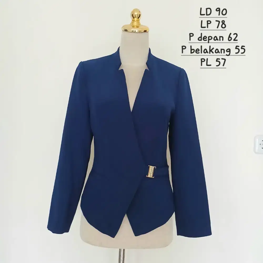 Blazer wanita Youyahuiyi size M, preloved