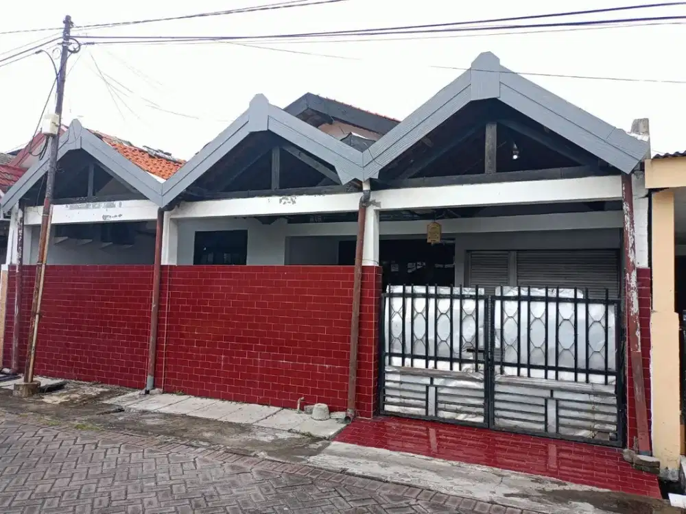 Rumah di Komplek Cipta Menanggal Surabaya Bagus Terawat Strategis