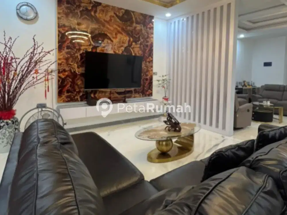 DIJUAL VILLA LUX FULL FURNISH DAERAH POLONIA (WIBOWO)