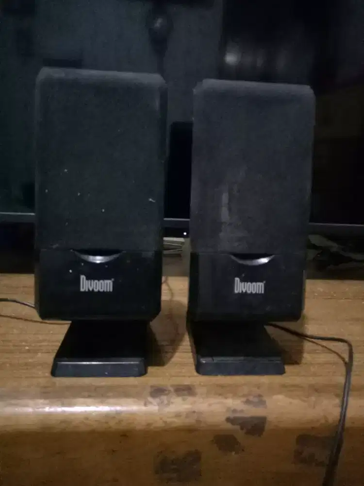 Sepasang speaker meja