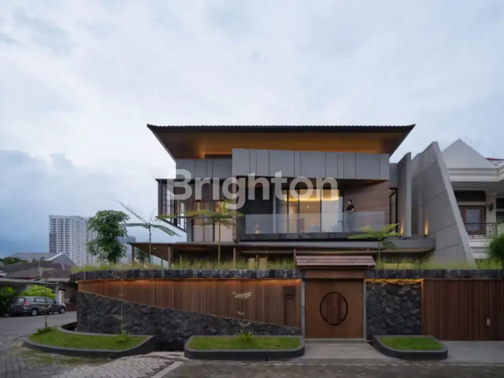 Rumah Manyar ,Tropical House With Waterfall, Hook