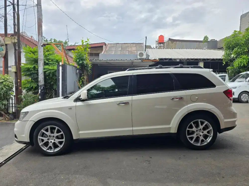 JUAL CEPAT DODGE JOURNEY 2.4 SXT PLATINUM 2013 TANGAN PERTAMA