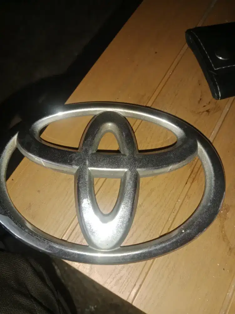 Di jual emblem grill toyota innova