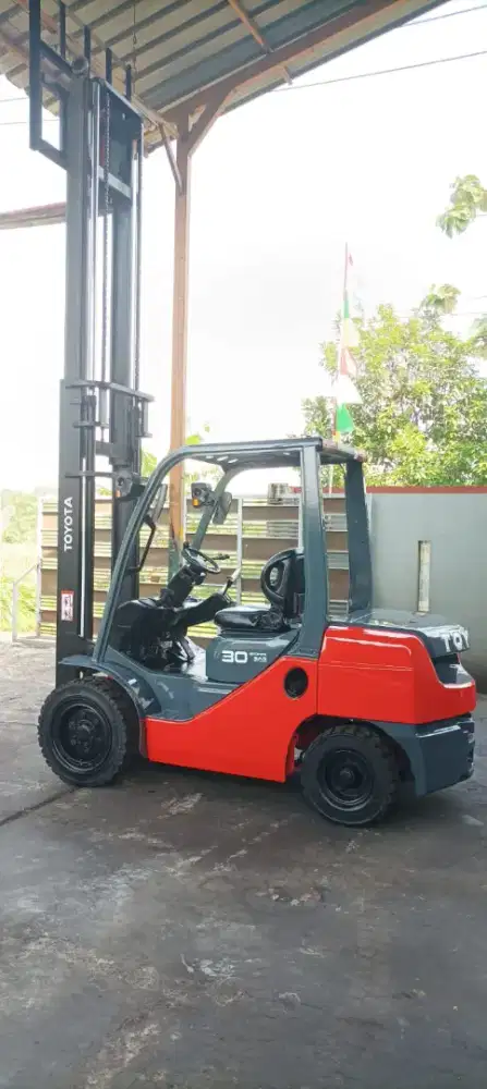 Forklift Toyota 3 Ton,Manual,Tiang 4 Meter,Seri 8FD30,Tahun 2014