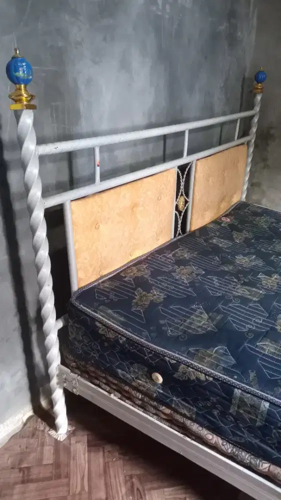 Di jual seada nya ranjang besi