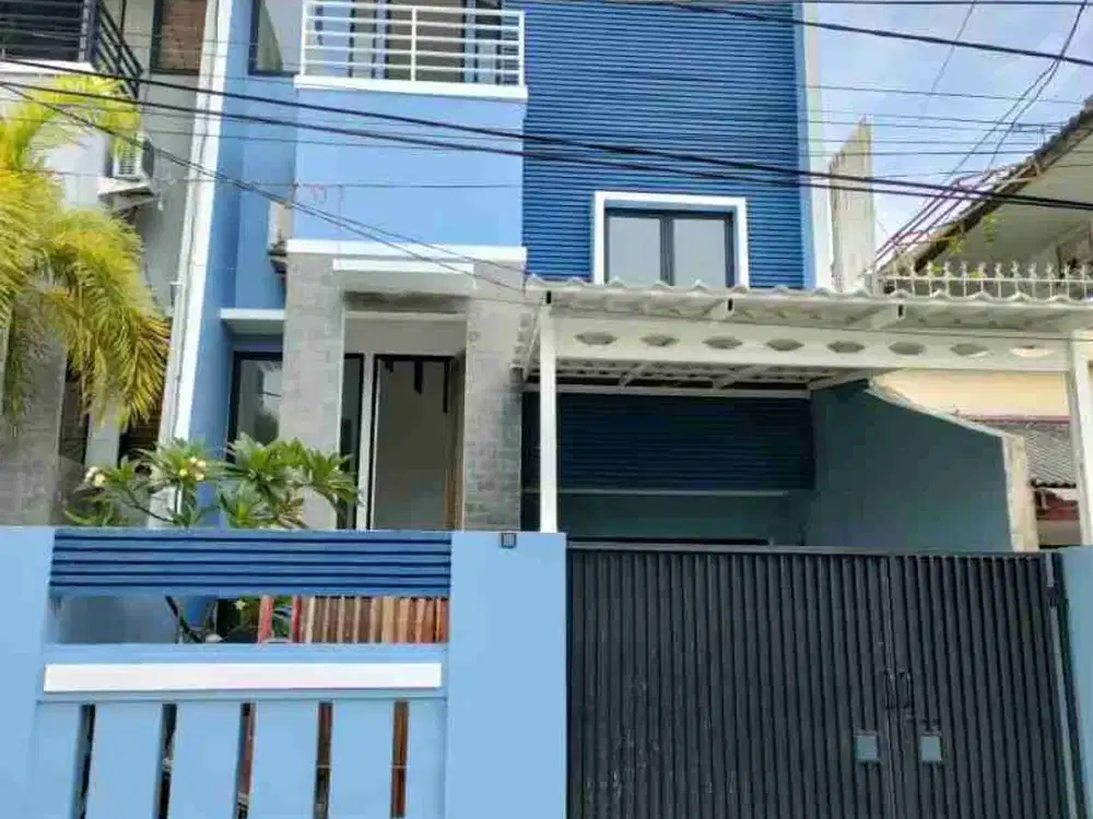 Rumah minimalis rapih siap pakai 3 lantai dijual lokasi strategis Kartini Jakarta Pusat