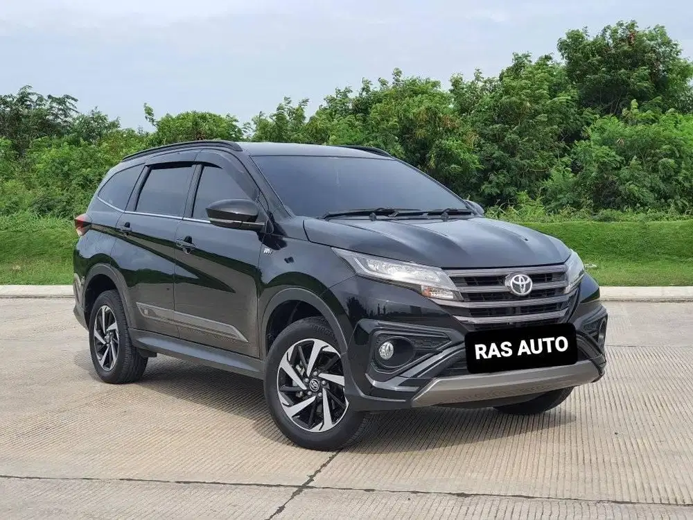 Toyota Rush 1.5 GR Sport AT 2023/2024 Hitam