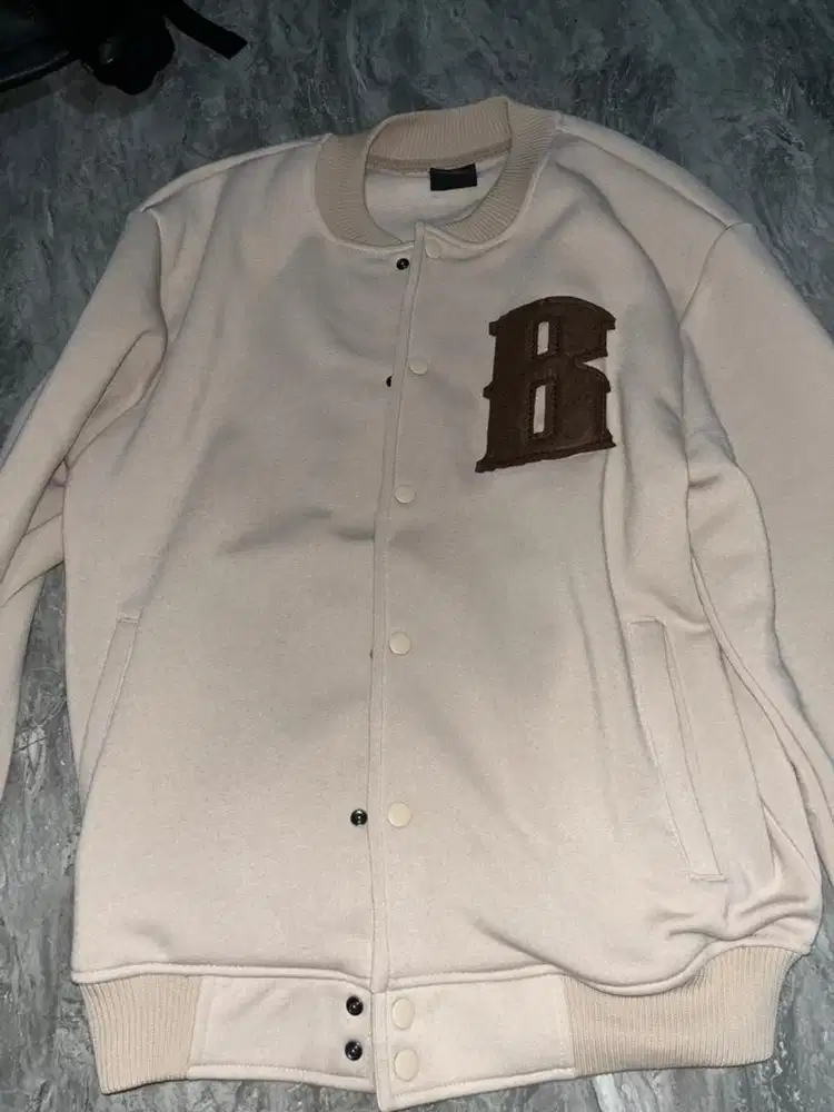 Jaket mirip cardigan Merk Nevada