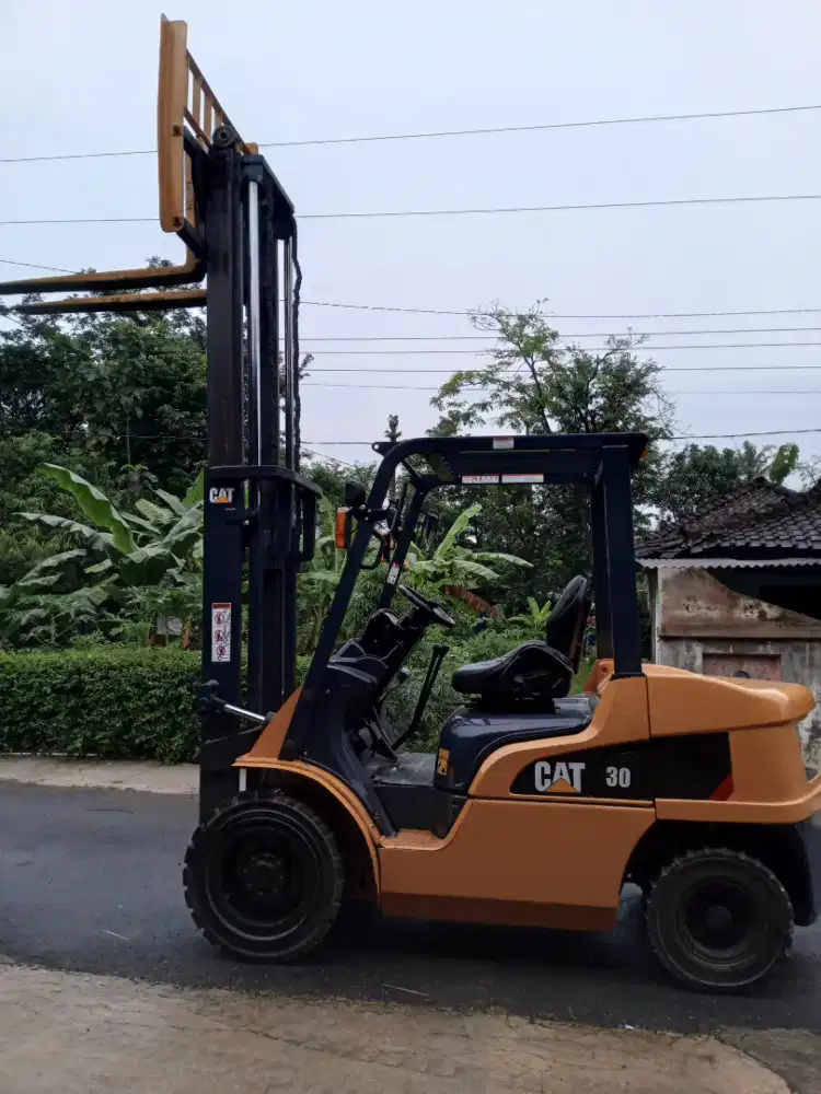 Forklift 3 Ton 2020 Caterpillar Mesin Mitsubishi Tangguh
