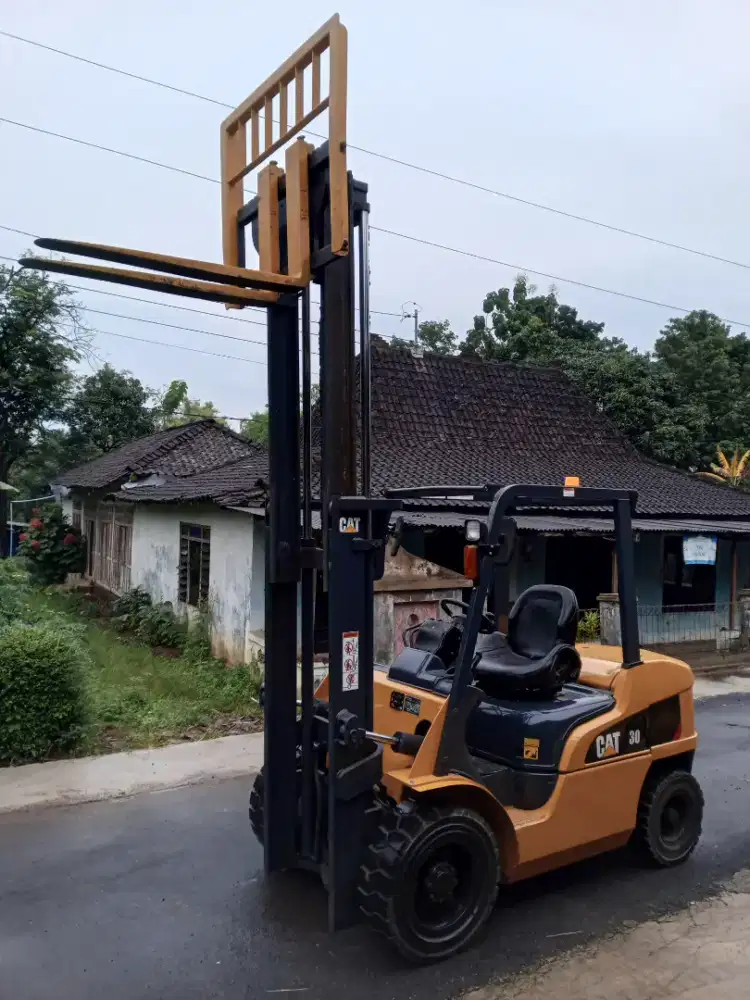 Forklift 3 Ton Caterpillar 2020