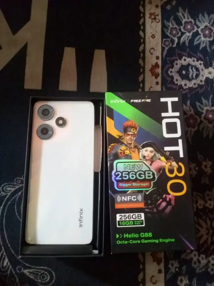 Infinix HOT 30 ram 16/256 GB HP dus box aja,minus pemakaian